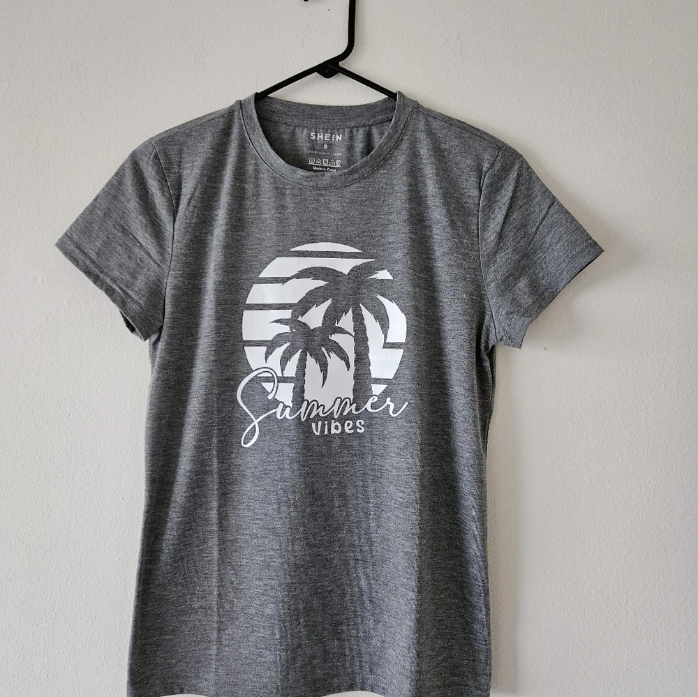 ๐summer tee bundle of 2 one gray one pink size small brand new! - Picture 3 of 7